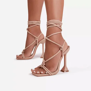 Ir 2021. augstiem papēžiem sandales sieviešu Rozā Melns aprikožu plānas papēžiem siksna lieliem ārvalstu preču foto piepilsētas parādīt kurpes rozā papēži